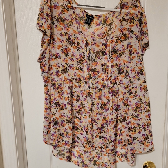 (Sz.4) TORRID Flutter Sleeve Blouse - Picture 6 of 7